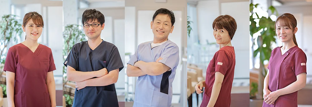 A team of acupuncturists working on treatment with a lumbar support belt